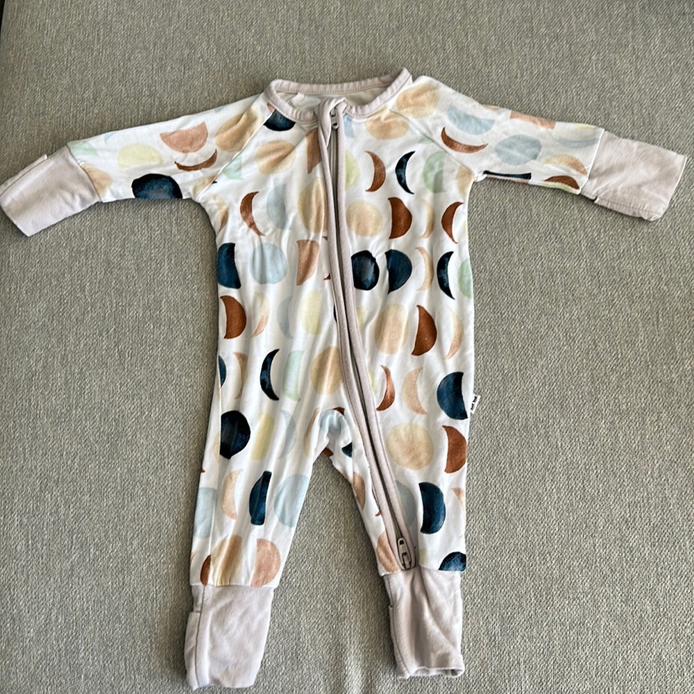 Excellent condition Little Sleepies size preemie. Print: Luna